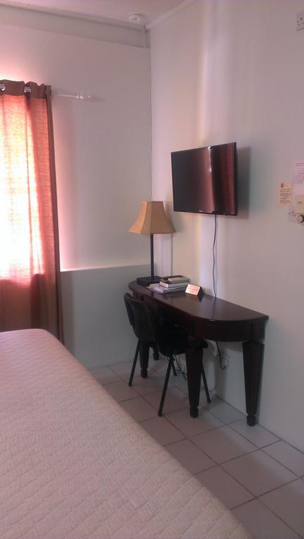 Paradise Beach Hotel Кингстаун Екстериор снимка