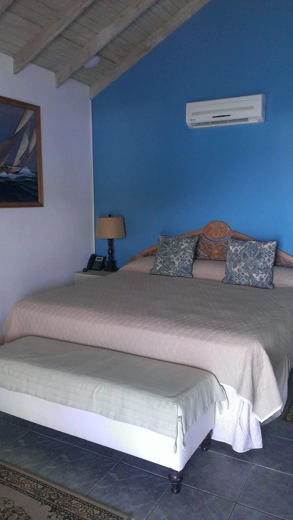 Paradise Beach Hotel Кингстаун Екстериор снимка